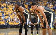 华体会APP下载-勇士赴敌阵，总决赛打破平手局面