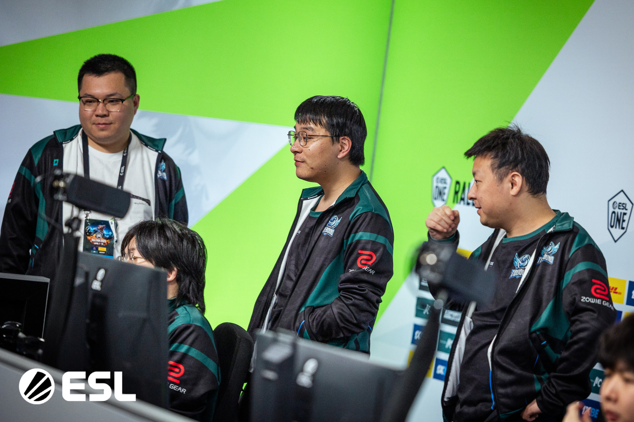 Rogue险胜FLY,Deft制霸全场 Rogue险胜FLY,Deft制霸全场