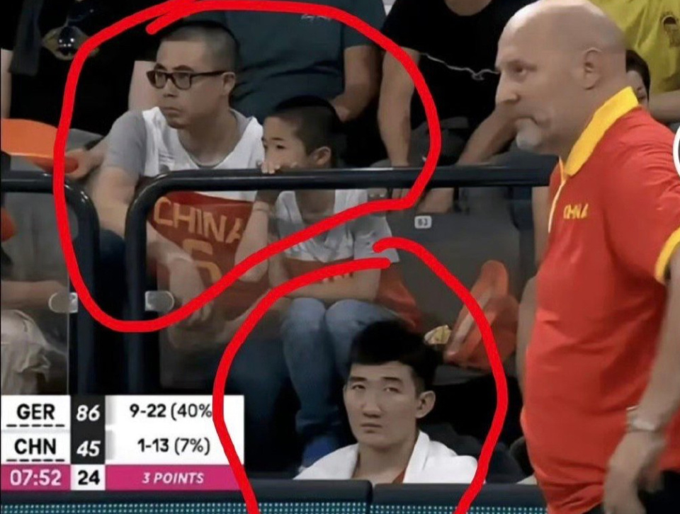 中国男篮碾压巴西男篮，乔治高光表现